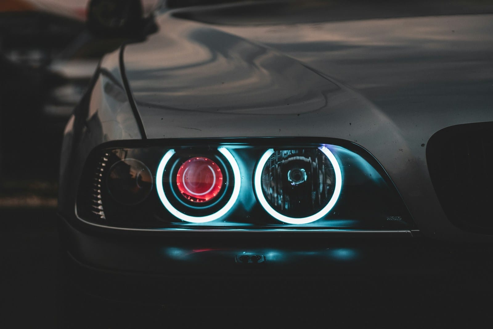 How information about events and damages can influence your decision to buy a car